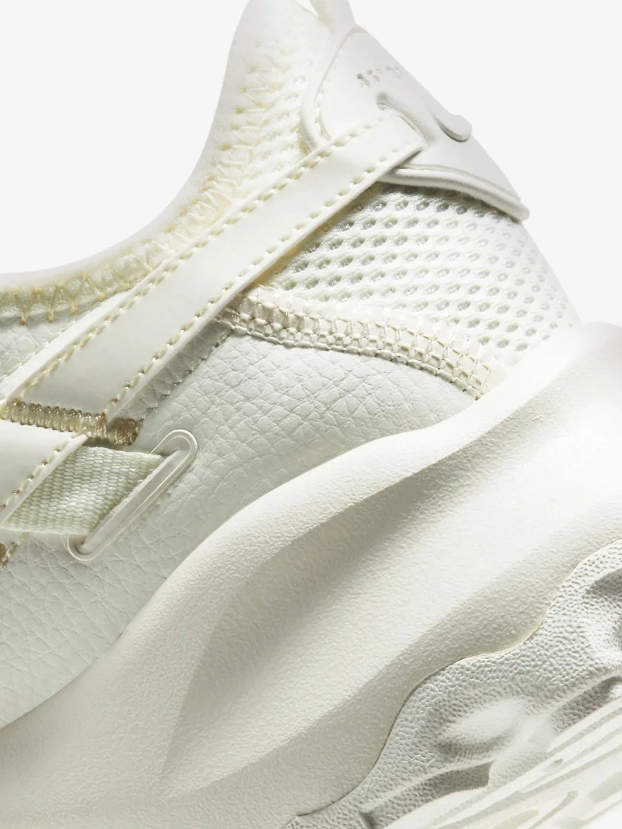 Nike Кроссовки женские TC 7900