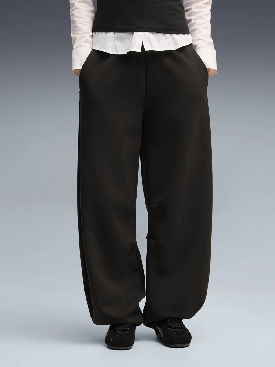Puma Брюки женские PUMATECH SENSE RELAXED BARREL SOFT TOUCH SWEATPANTS DK OP