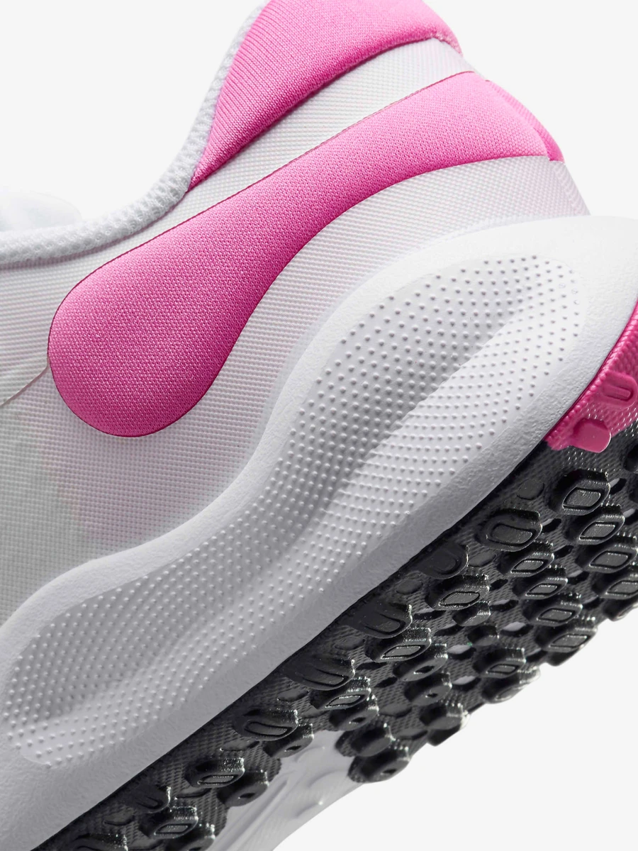 Nike Кроссовки женские REVOLUTION 7