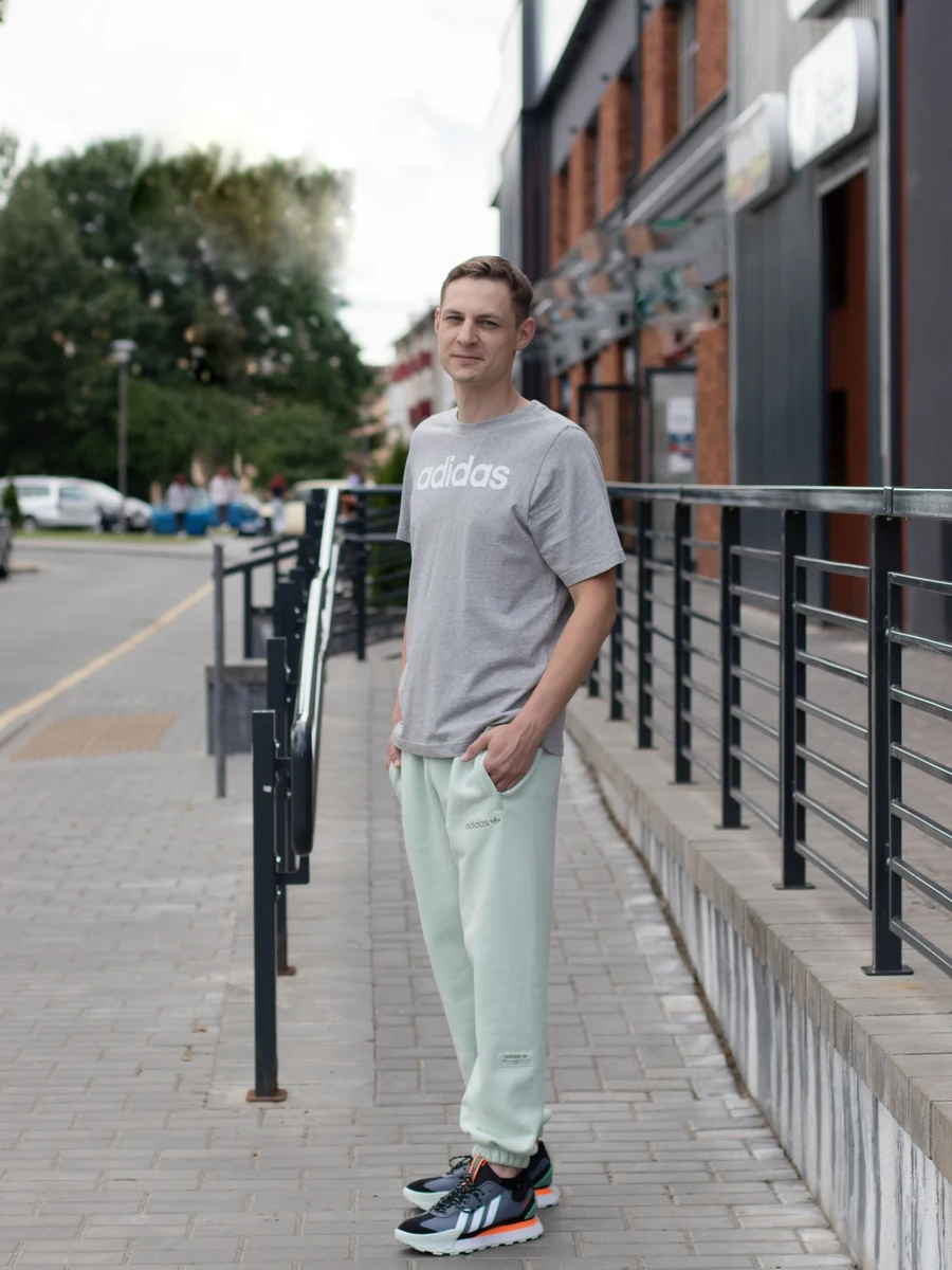 Adidas Футболка мужская EMBROIDERED LOGO T-SHIRT LINEAR JERSEY SIMPLE ESSENTIALS