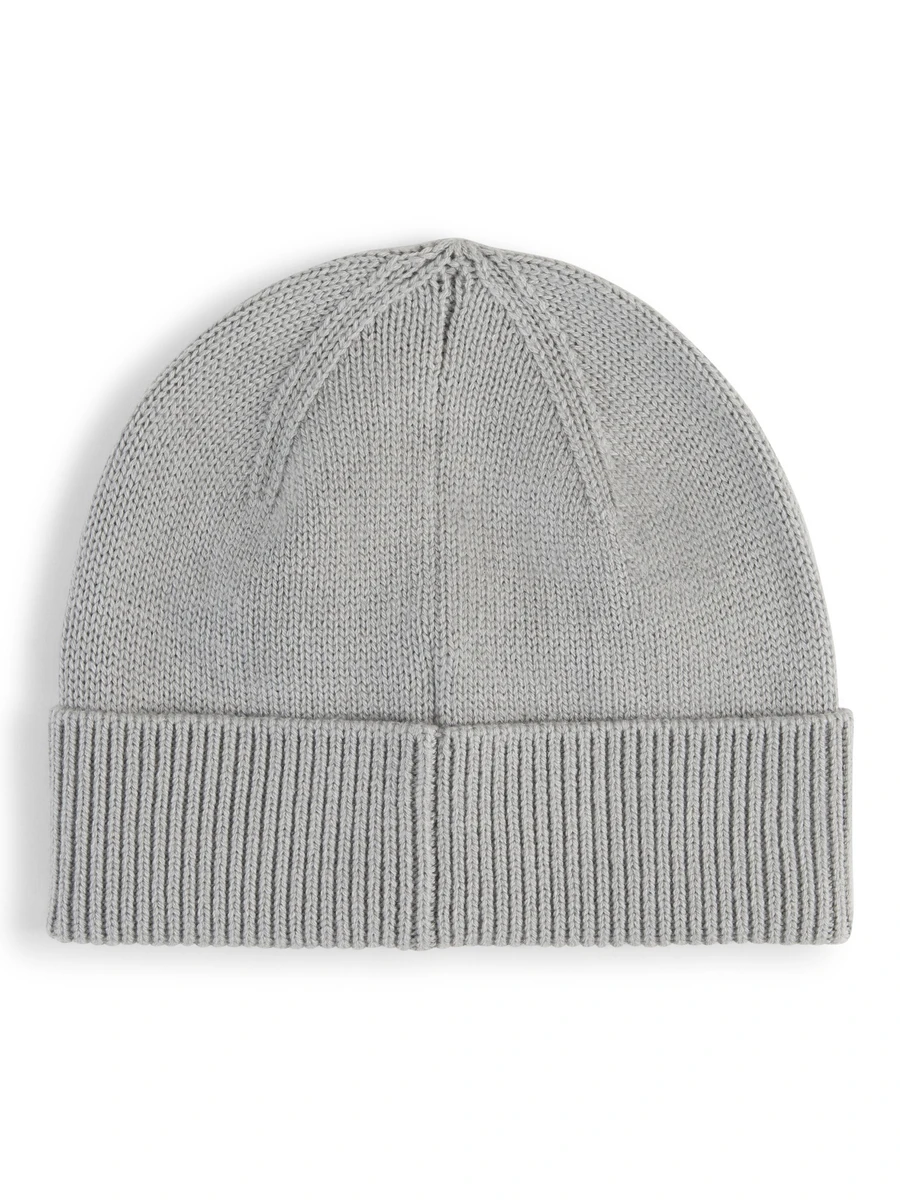 Puma Шапка ESS ELEVATED RUBBER PATCH LOW CROWN BEANIE