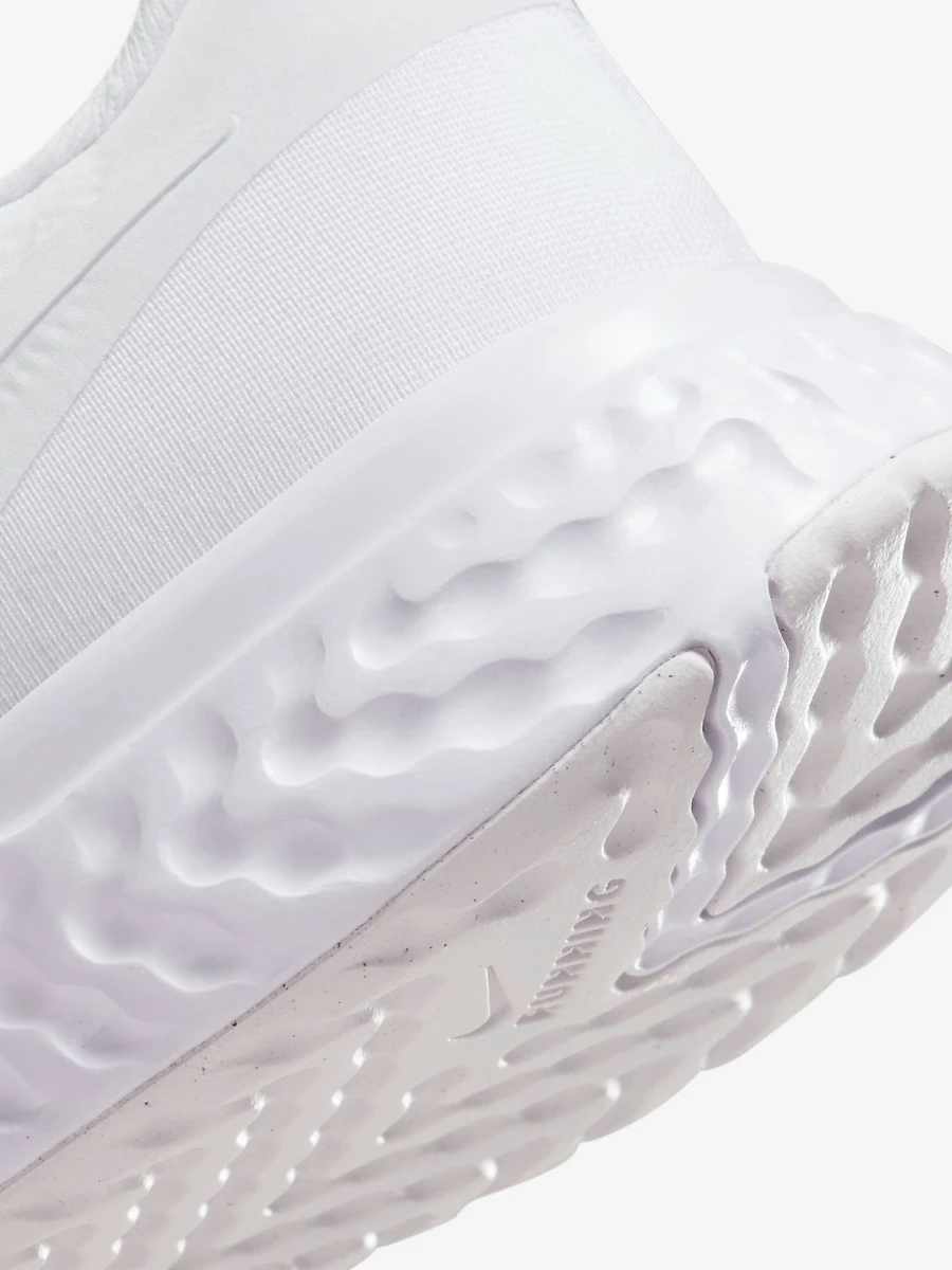 Nike Кроссовки мужские REVOLUTION 5