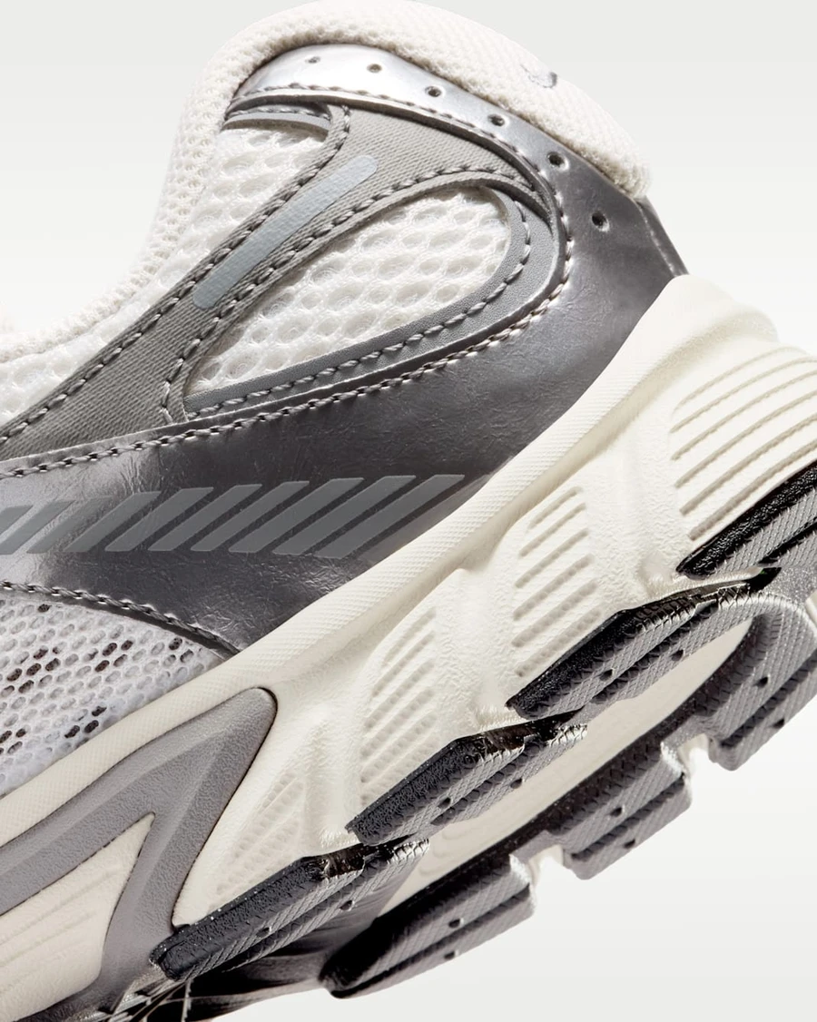 Nike Кроссовки женские NIKE V5 RNR BG
