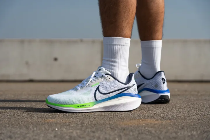 Кроссовки Nike VOMERO 17