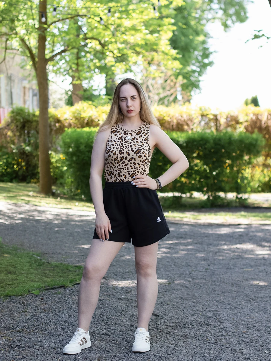 Adidas Топ женский ESSENTIALS ANIMAL-PRINT CROP TANK TOP