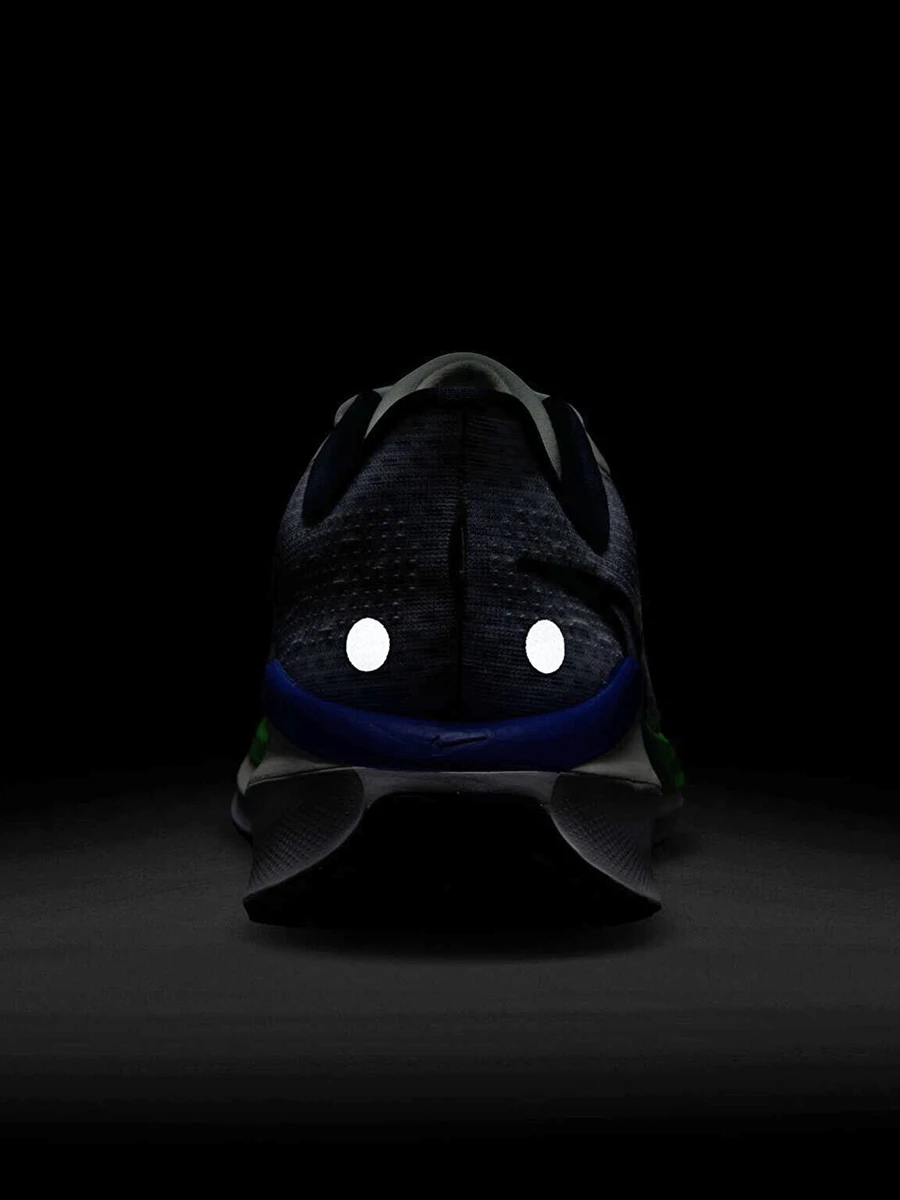 Nike Кроссовки мужские VOMERO 17