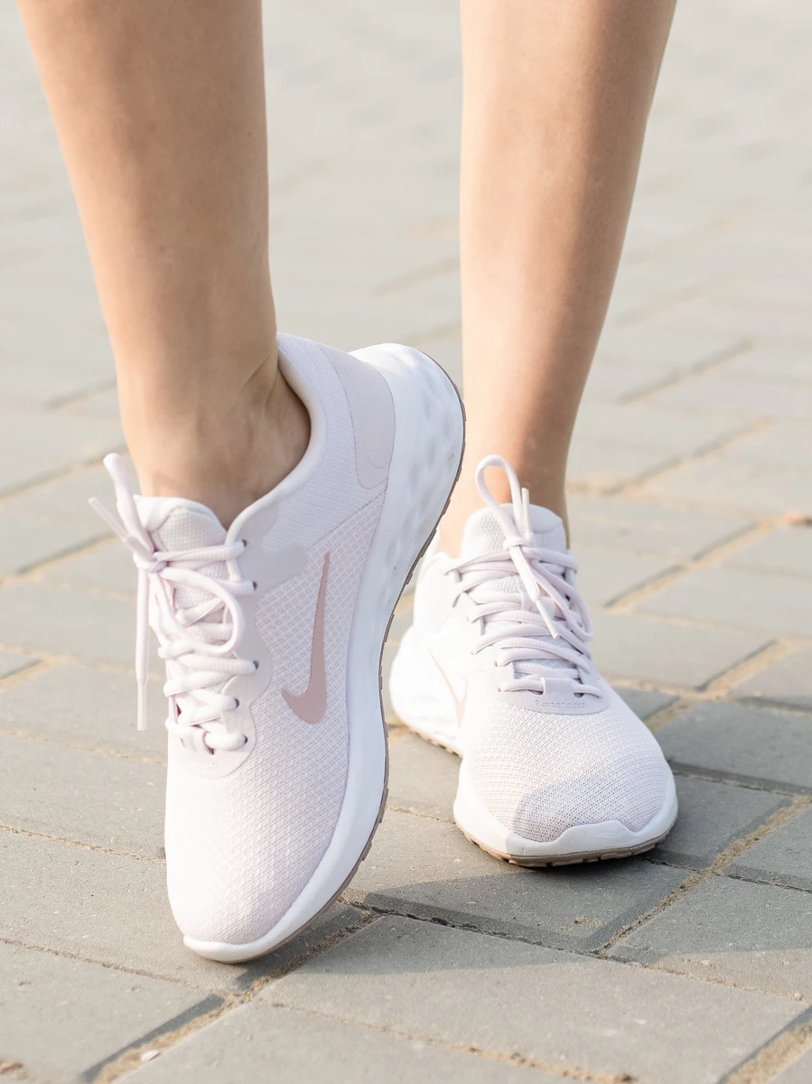 Nike Кроссовки женские REVOLUTION 6