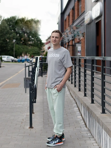 Adidas Футболка мужская EMBROIDERED LOGO T-SHIRT LINEAR JERSEY SIMPLE ESSENTIALS