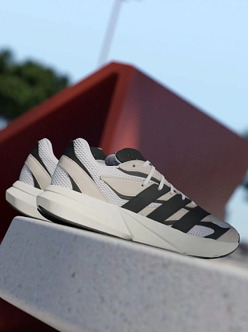 Adidas Кроссовки мужские LIGHTBLAZE