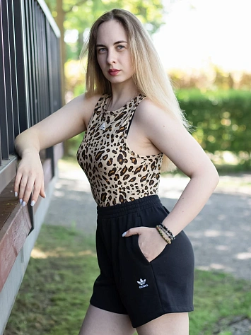 Adidas Шорты женские ADICOLOR ESSENTIALS FRENCH TERRY SHORTS