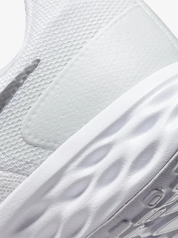 Nike Кроссовки женские REVOLUTION 6