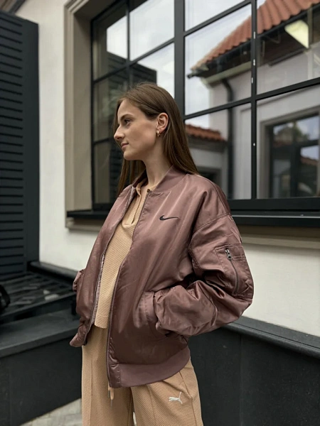 Nike Куртка женская NSW NIKE VRSTY BMBR JKT