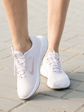 Nike Кроссовки женские REVOLUTION 6