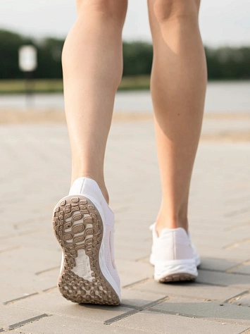 Nike Кроссовки женские REVOLUTION 6