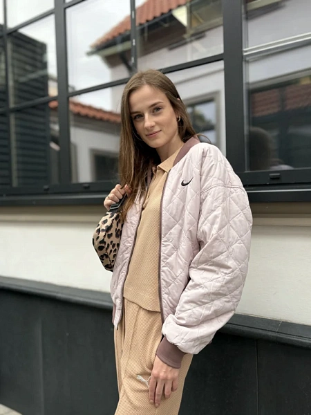 Nike Куртка женская NSW NIKE VRSTY BMBR JKT