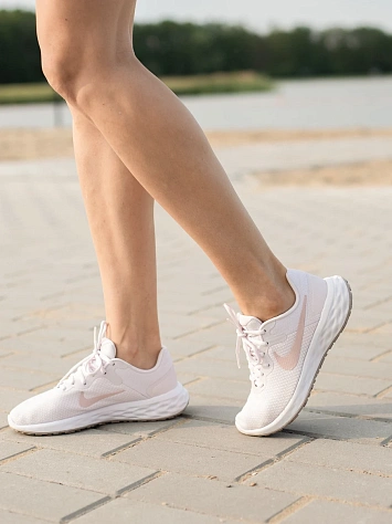 Nike Кроссовки женские REVOLUTION 6